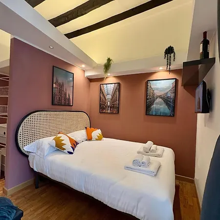 Historic Center Flat- Duomo 10m-m4 Vetra Apartment